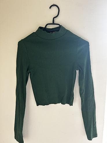 spagerice zenske: Zeleni ženski top s dugim rukavima i polurolkom. Rebrasta (ripple) — 1