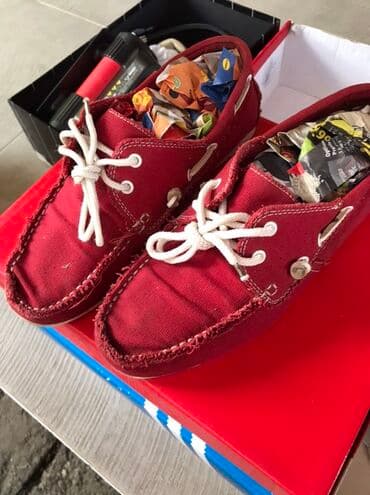 Loafers: Crvene mokasine unisex dizajna, idealne za svakodnevno nošenje — 3