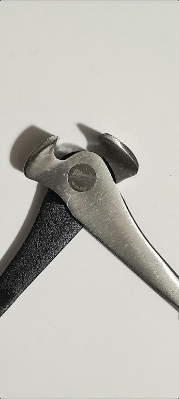 Agregati: Milwaukee 7" (180mm) klešta za sečenje (model 48-22-6407). - — 1