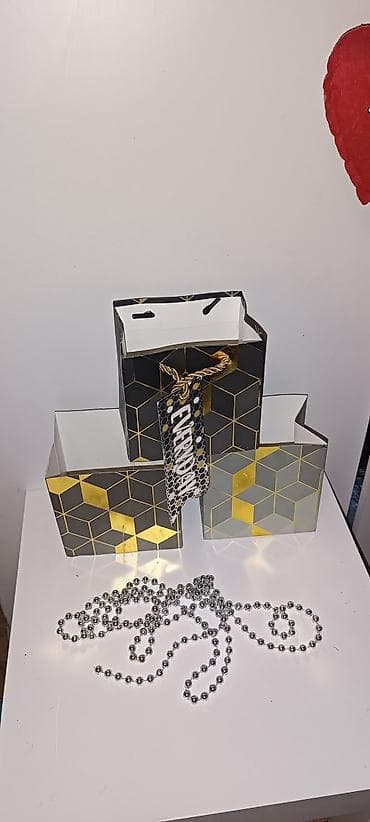 Figures: Set od 3 dekorativne poklon-kutije - Dimenzije svake kutije: dužina — 4