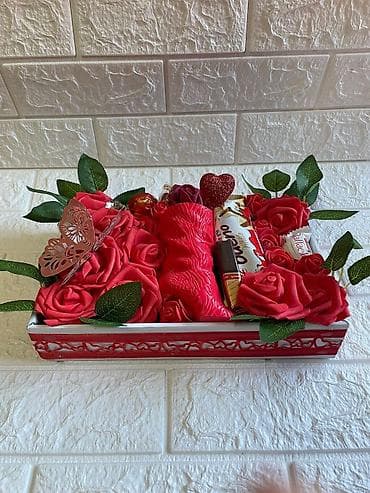 Sobne biljke: Poklon set – dekorativne korpe sa ružama, slatkišima i detaljima za — 2