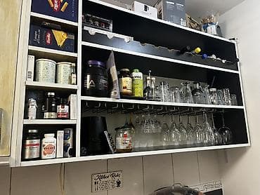 Kuhinjski viseći i donji elementi sa radnom pločom – komplet - Gornji