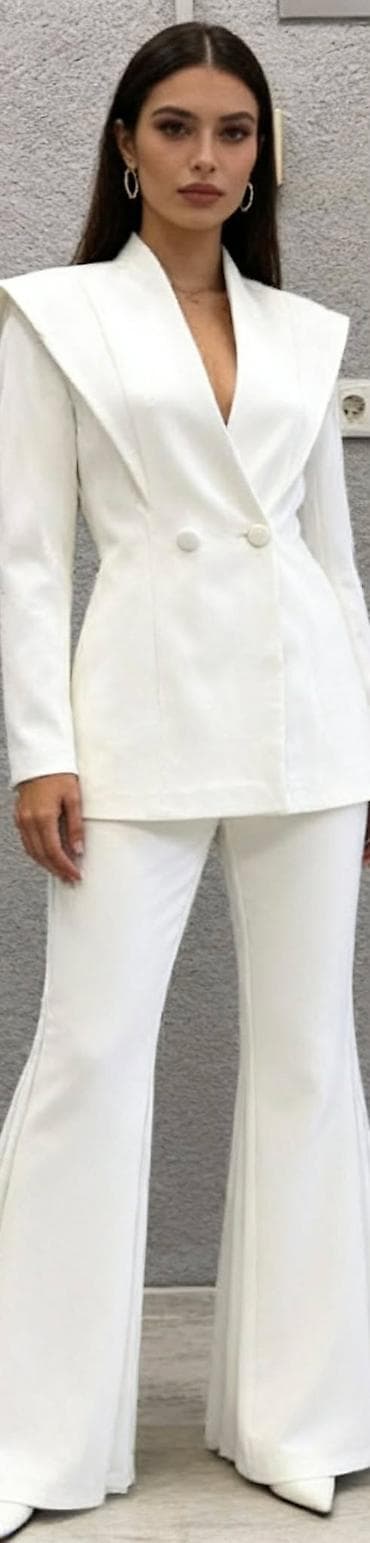 Komplet Cena 6100 Vel.36.38.40.42 i kaiš 60% polyster. 40% viscose