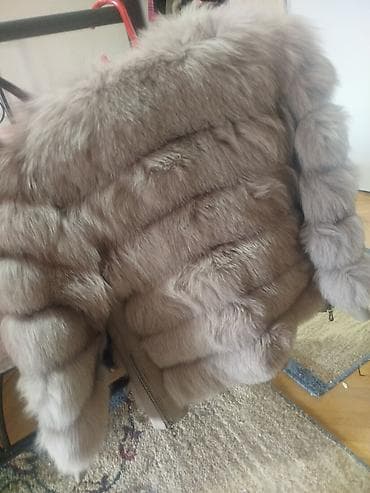 Sakoi: Bunda od pravog krzna, kratkog kroja, u nežnoj sivo-bež nijansi — 3