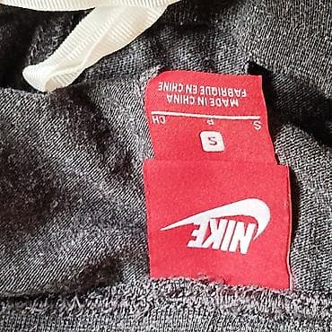Nike ženske trenerke – model sa 3/4 nogavicama - Boja: tamno siva na lalafo.rs — 4 Nike ženske trenerke – model sa 3/4 nogavicama - Boja: tamno siva — 4