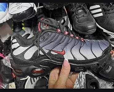 tn patike novi sad: Patike inspirisane modelom Nike Air Max Plus (TN), crno‑sivo bele sa — 1