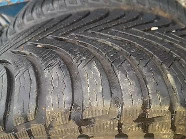 Auto delovi, gume i tjuning: MICHELIN 205/55 R16 ZIMSKA | Na prodaju 2 gume 205 55 r16. Sara 6mm — 2