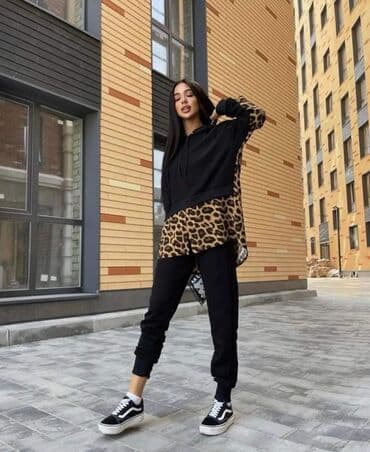 zenski kompleti mona: Komplet4200din
Vel:s m l
Sreda model stize rezervisite na vreme — 1