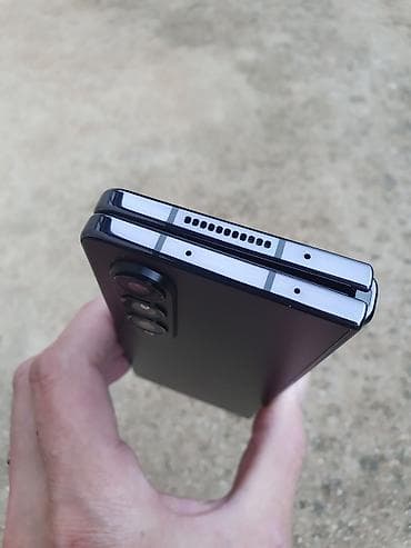 Samsung Galaxy Z Fold (serija Fold) – preklopni pametni telefon -