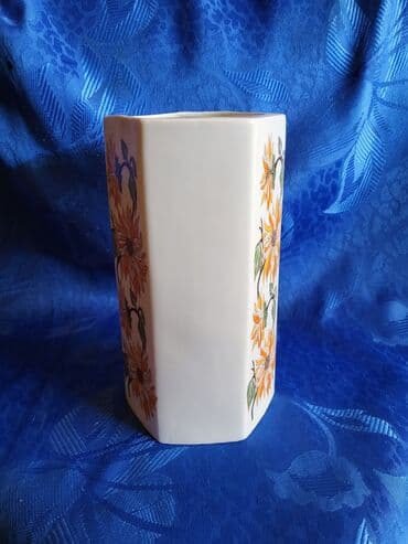 auto karta srbije i crne gore: Vaza nova Zajecar porcelan 70te. Visina. 17,5cm — 4
