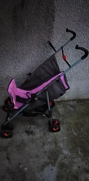 male kopačke: Kisobran decija kolica Pegolini sivo/crvena,malo flekava — 3