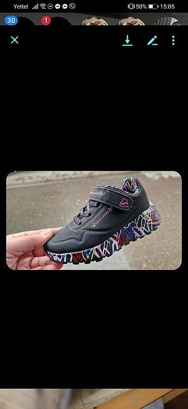 serdjo takini patike: Dečje patike sa svetlucavim detaljima i šarenim srcolikim printom Vel — 2