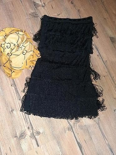 Accessories: Top haljina sa resama - Model: crna mini haljina sa više — 2