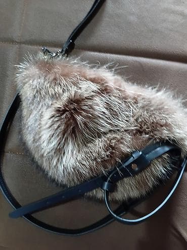 samsonite muska torbica: Plišana torbica sa krznom – polumesec/banana model - Materijal — 2