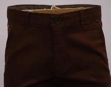 Farmerke: Muške pantalone u tamno braon boji, stilizovane kao čino pantalone — 10