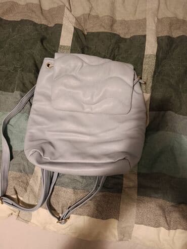 Kaiševi: Ženski ranac/torba preko ramena u svetlosivoj boji. - Materijal — 1