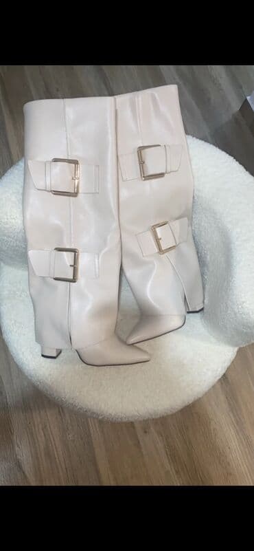 Čizme, 40 na lalafo.rs Čizme, 40