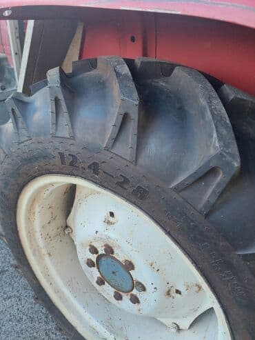 svetleca traka za auto: Traktor UNIVERZAL 445 standard bez ikakvih ulaganja. Gume nove — 14