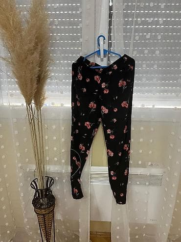 Letnje cvetne pantalone, velicina XS/S,bez oštećenja!