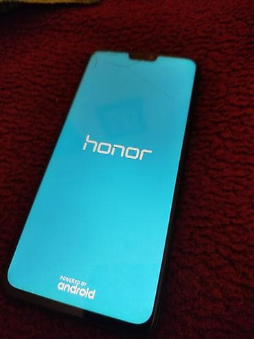 Honor Android pametni telefon - Ekran sa urezom (notch) i kompletnim