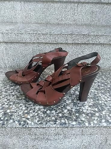 Bata kozne sandale, br. 39, Gaziste 25cm. Drvena stikla 11cm napred