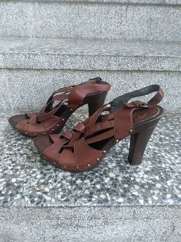 c a kombinezoni: Sandals, Bata, 39 — 1