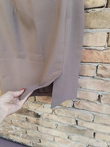 sive cipele: Suknja, veličina M. Boja: taupe/siva. Klasičan, ravan kroj do kolena — 4