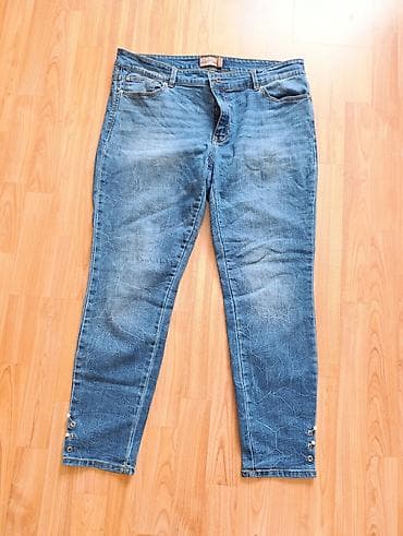 Ženske farmerke od džinsa u klasičnoj plavoj boji, sa blagim