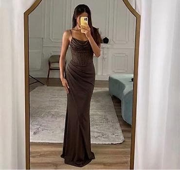 ar max: Elegantna duga haljina sa korset gornjim delom
3200 din
s m l — 3