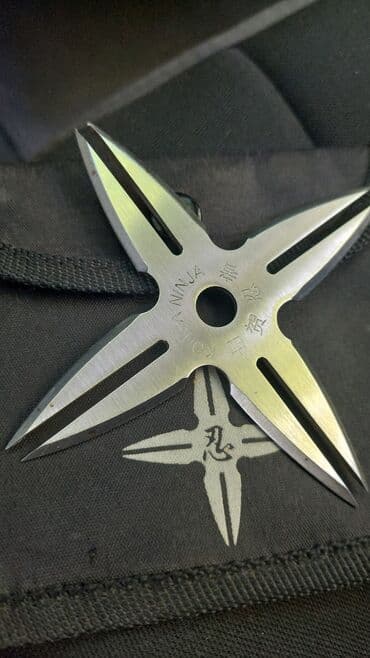 Metalna zvezda za bacanje (šuriken) sa četiri oštra sečiva i — 3