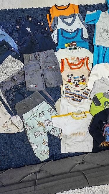 kratki šorcevi: Veliki paket odeće za dečaka (vel 80 i 86) Sadržaj kompleta: - Više — 3