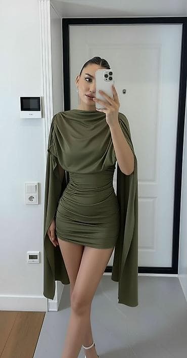 ♦️Elegantna mini haljina s plašt-rukavima
✅2500 din