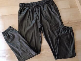 predator pantalone kupujemprodajem: Nov donji deo i bluza M 
zajedno 1000din — 2