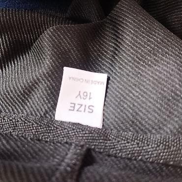 Coats and trench coats: Crna uniseks dukserica sa kapuljačom i kengur džepom. - Boja: crna — 5