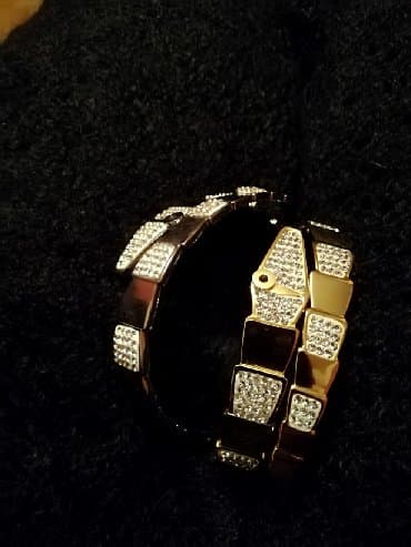 Watches: Ekskliziv
 swarovski
 pozlata
5 puta skuplja u prodavnici — 5