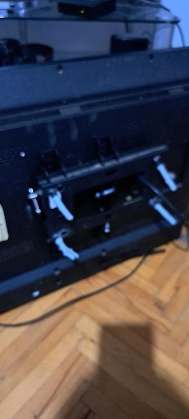 TV i video: Philips LED televizor, dijagonala oko 32–40 inča (procena po — 4