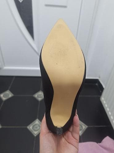 metro ženske tašne: Polu cizmice br 39, bukvalno nove. prelepe, odlicno izgledaju na — 6