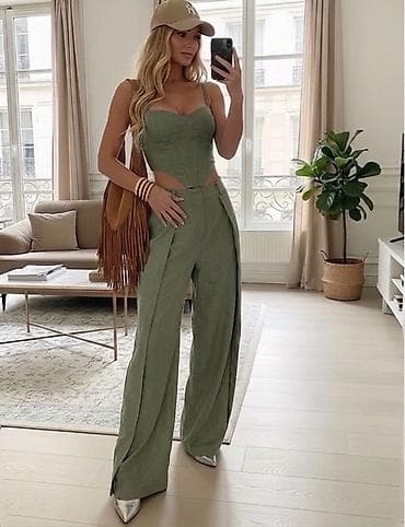 katrin topovi: Dvodelni set – korzet top i široke pantalone
3600 din
S M L — 3