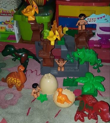 dinosaurusi: Lego duplo set 5596 .na slici su tri seta i 5596. lego dinosaurus — 2
