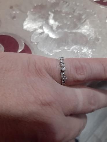Prsten srebran 925 finoce sa cirkonima na njemu,prsten je velicine at lalafo.rs Prsten srebran 925 finoce sa cirkonima na njemu,prsten je velicine