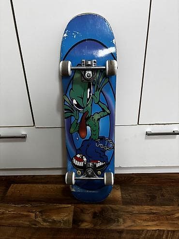 Skejtbord je potpuno ispravan,u odlicnom je stanju sa sitnim tragovima