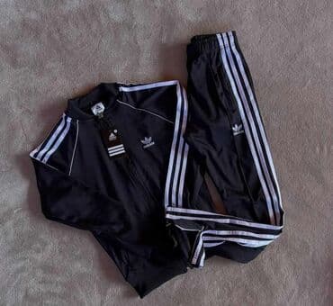 adidas beograd: Ženska trenerka klasičnog dizajna, prepoznatljiva po tri bele pruge — 12