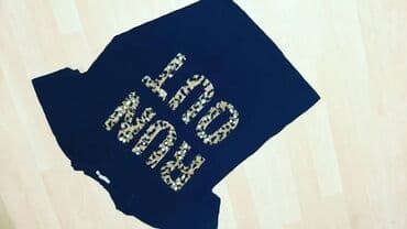 Kape i aksesoari: Crna majica l vel sa tigrastim detaljima — 1