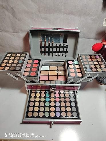 Men's Clothing: Kofer sa sminkom
4400 din
sdsv — 2