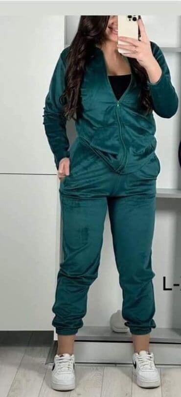 trenerka iz nemacke: Plisane trenerke,vece velicine.
2.700
L,XL,2XL,3XL — 16
