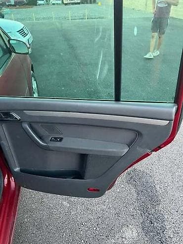 Kompletan auto u delovima: ŠOFERŠAJBNA ZA VOLKSWAGEN TOURAN OD 2003. DO 2010. GOD. | Šoferka za — 1