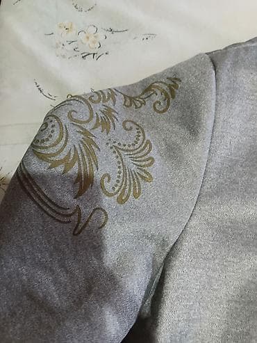 Kućna odeća: Siva trenerka – komplet jakna i donji deo - Materijal: mekana, topla — 2