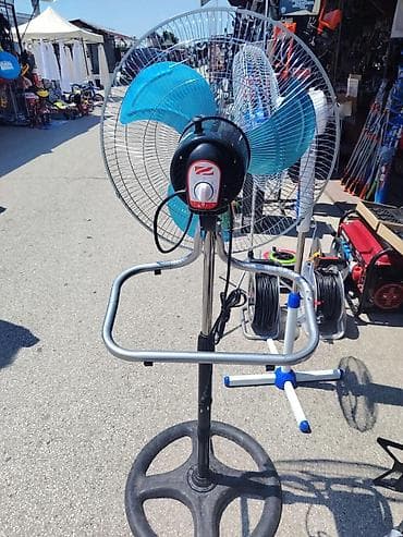 decije lampe i lusteri: 2u1 može da bude i mali podnu ventilator.metalne lopatice Cena 5000 — 2
