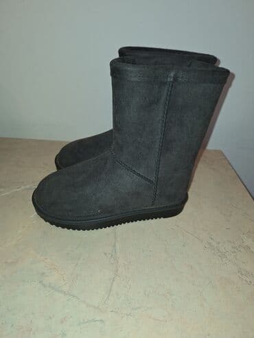 Children's Items: Ugg boots, Size - 30 — 7