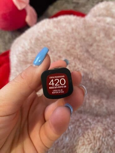 Lepota i nega: Loreal novi original karmin akcija 600 din
Mat bordo predobra nijansa — 3